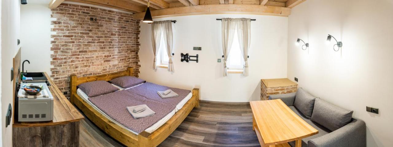 Penzion U Orloje Žatec Exterior foto